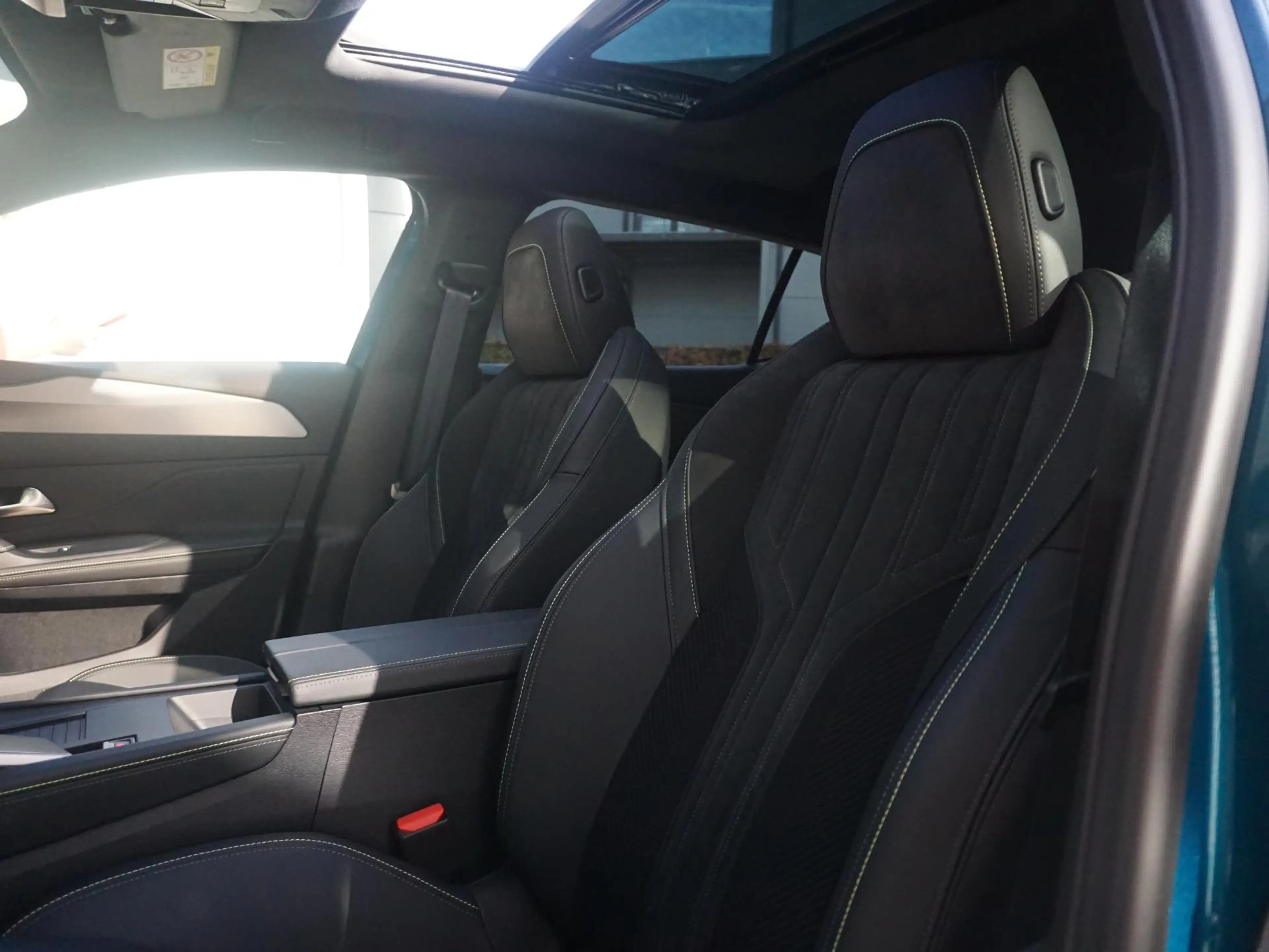 Peugeot 408 e-408 GT Avantage 58 kWh Panoramadak — photo 11
