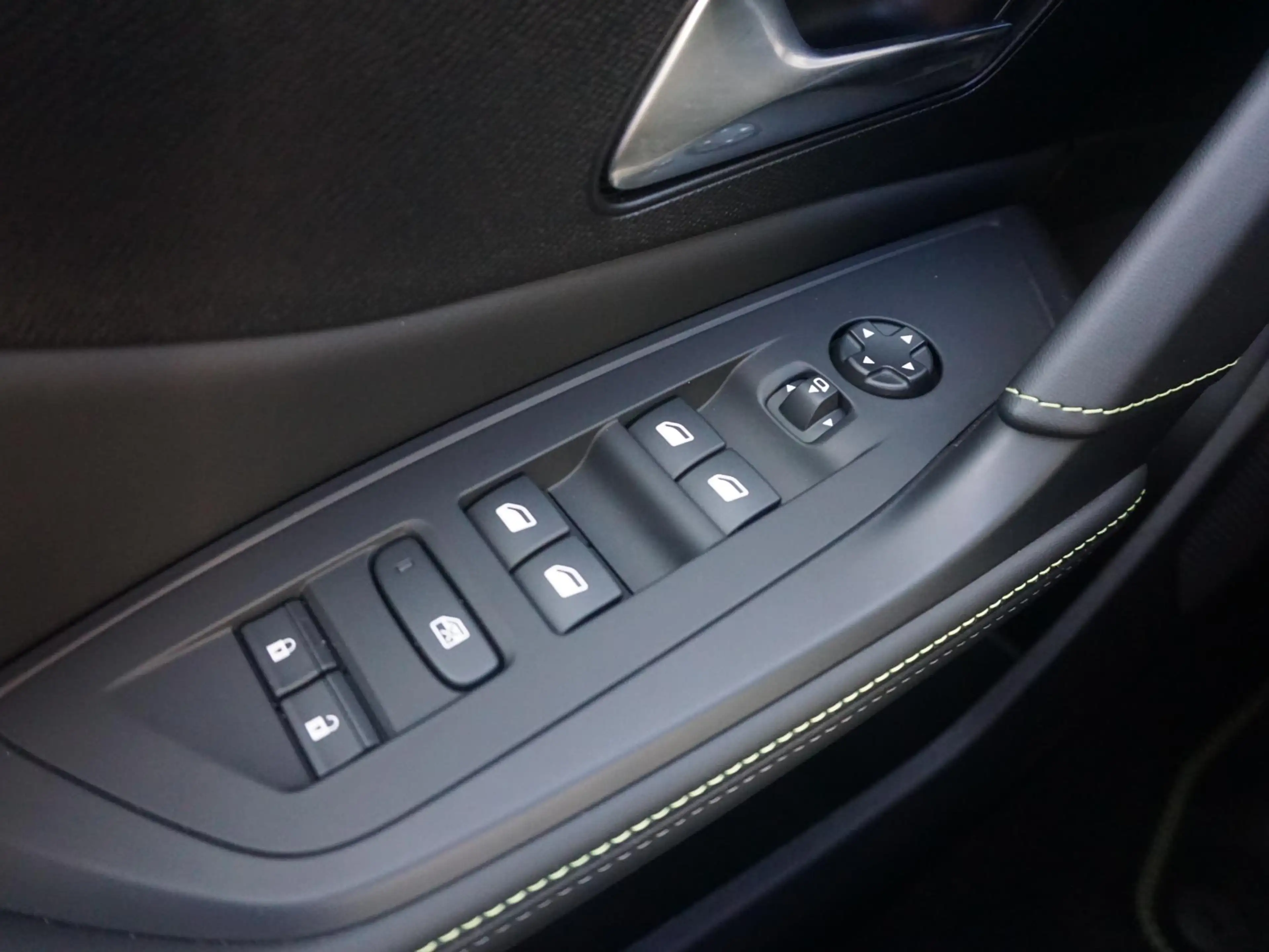 Peugeot 408 e-408 GT Avantage 58 kWh Panoramadak — photo 15