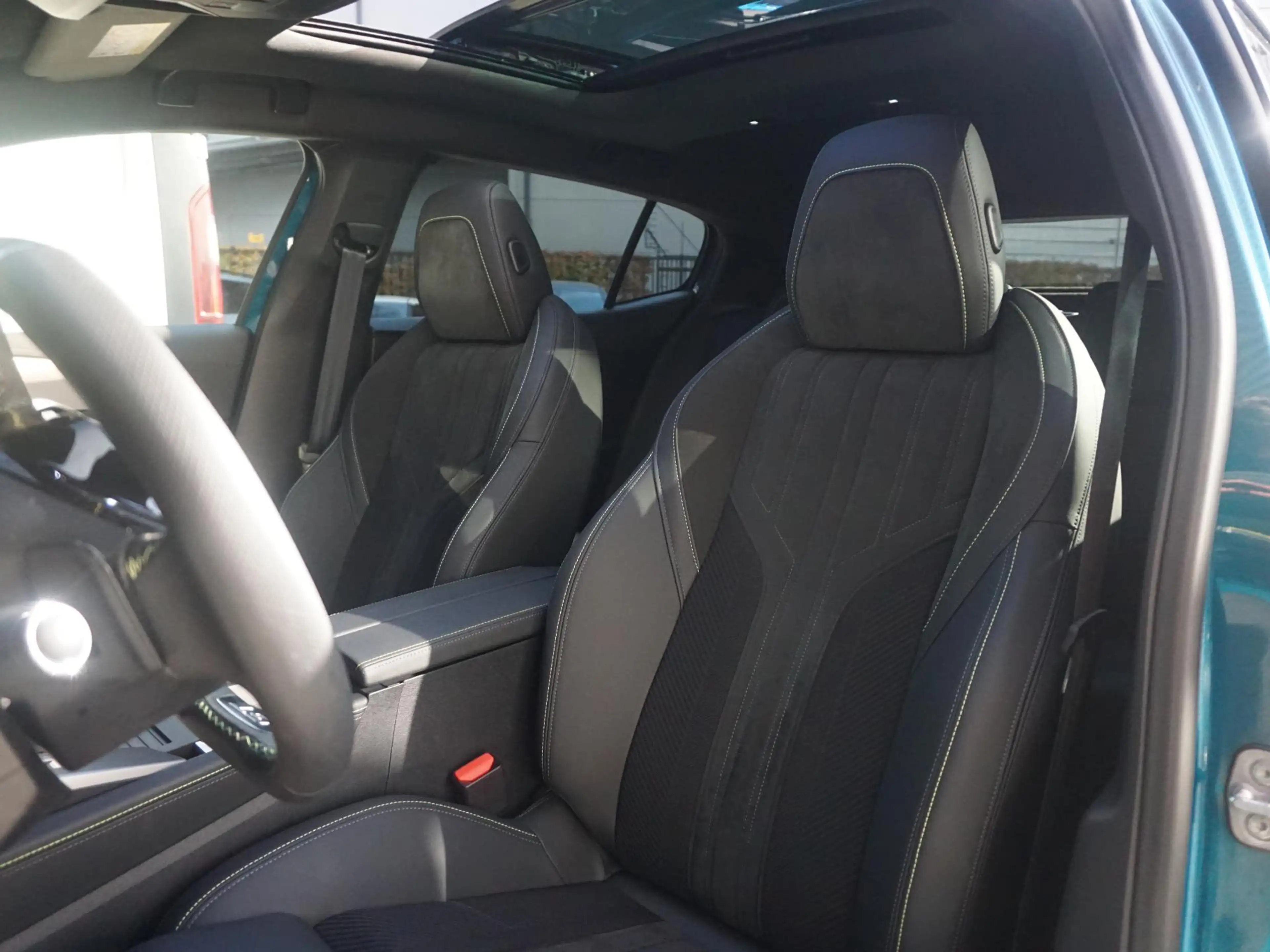 Peugeot 408 e-408 GT Avantage 58 kWh Panoramadak — photo 13