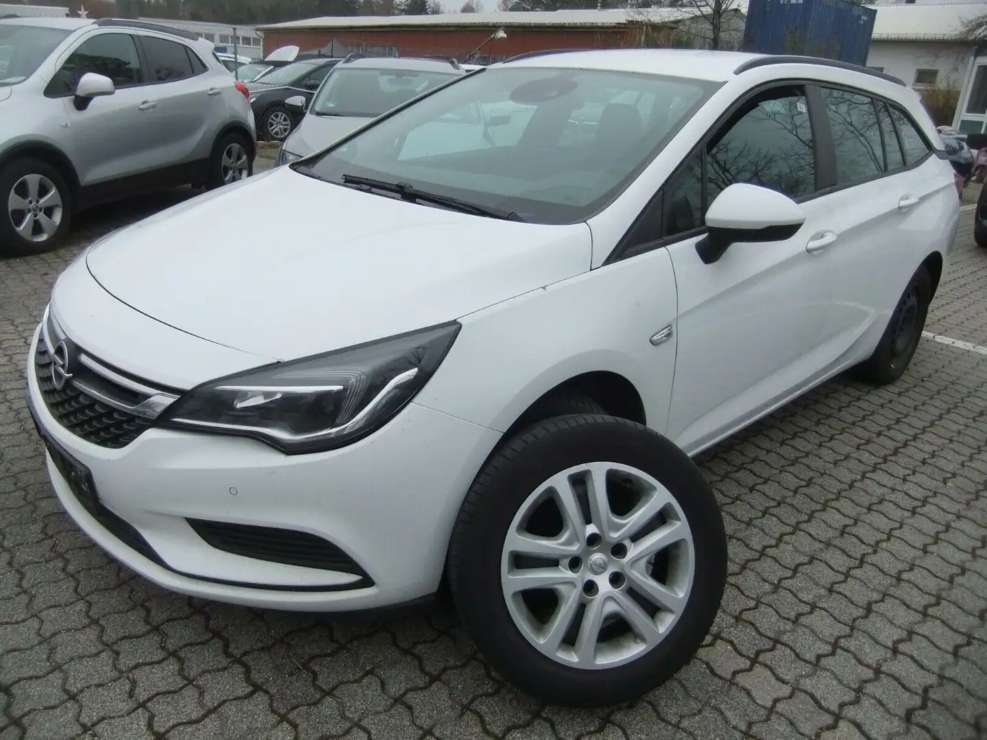 Opel Astra 1.6CDTI Edition Navi Euro 6 1.Hand 8fachRf Weiß - 1