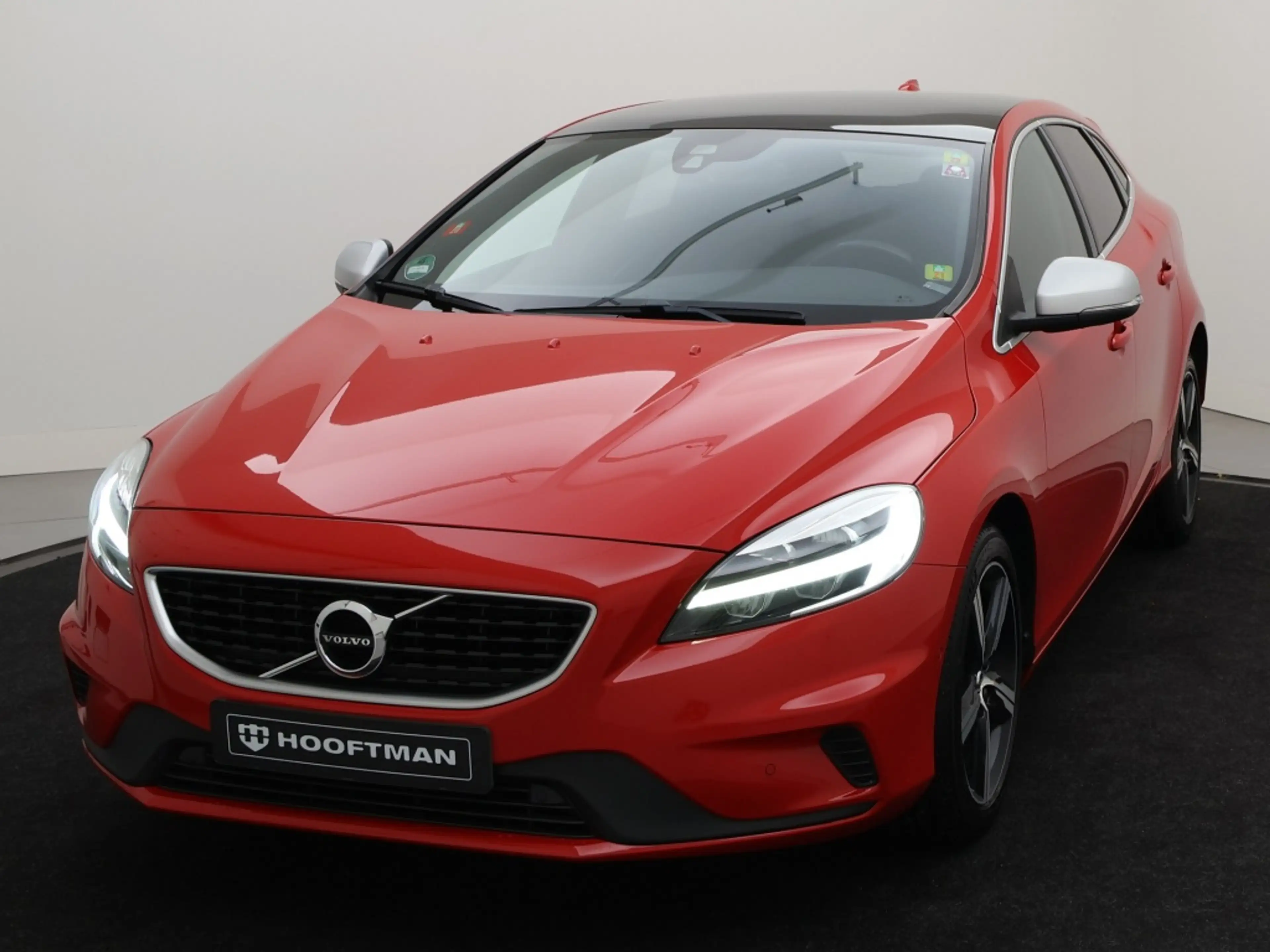 Volvo V40 T3 AUT(6) POLAR+ SPORT PANORAMADAK LEDER HARMAN KA — photo 6