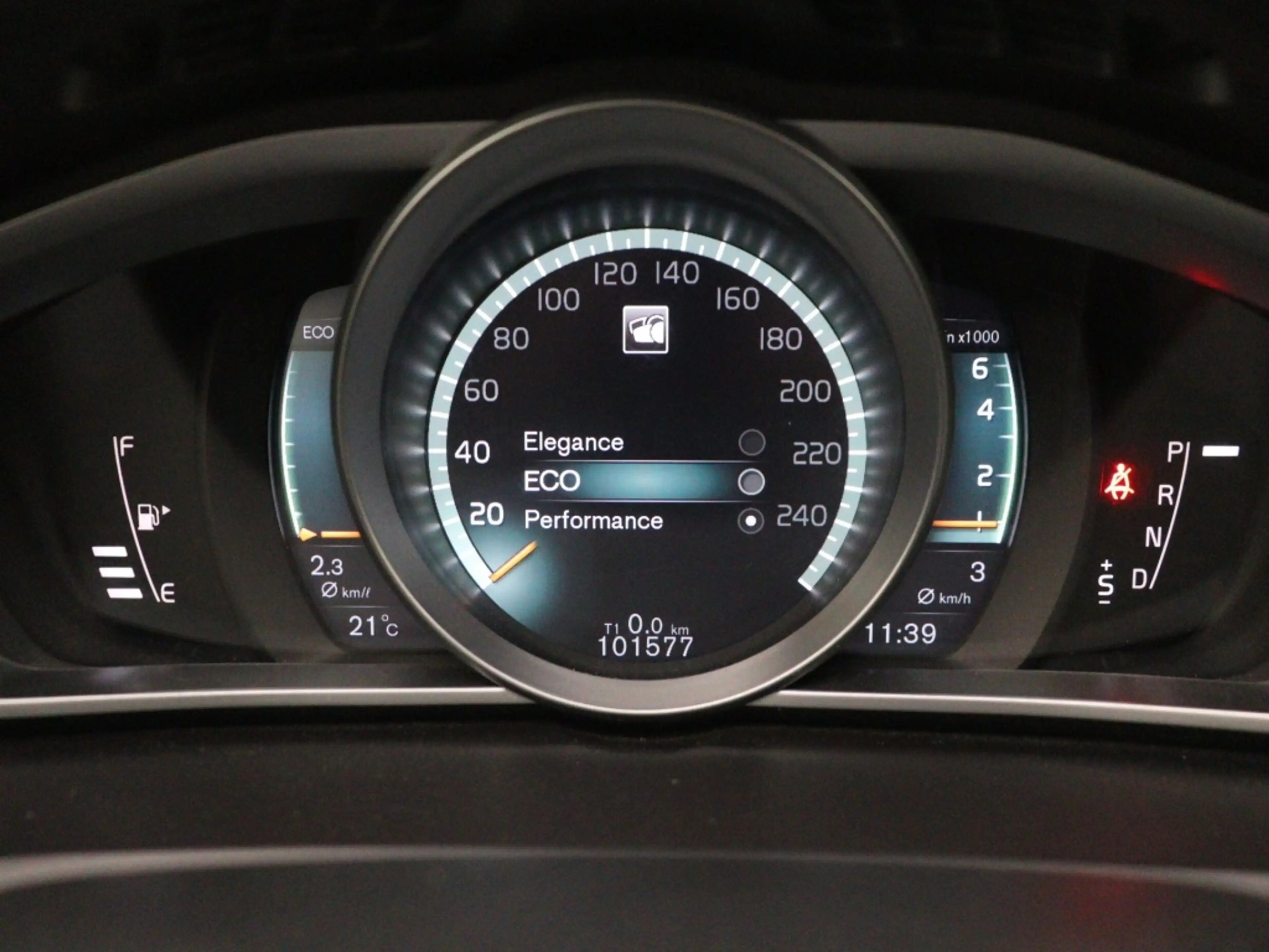 Volvo V40 T3 AUT(6) POLAR+ SPORT PANORAMADAK LEDER HARMAN KA — photo 15