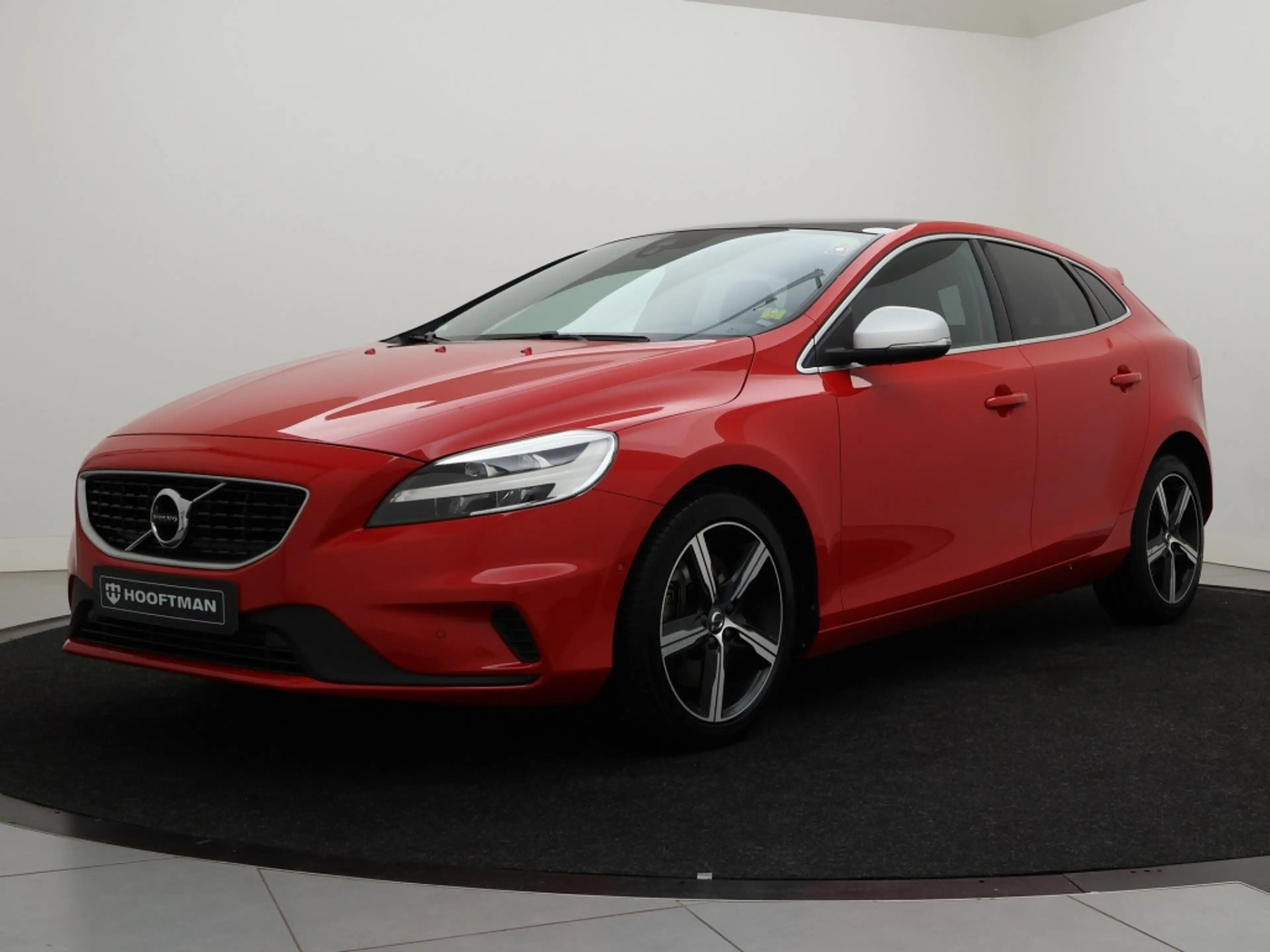 Volvo V40 T3 AUT(6) POLAR+ SPORT PANORAMADAK LEDER HARMAN KA — photo 2