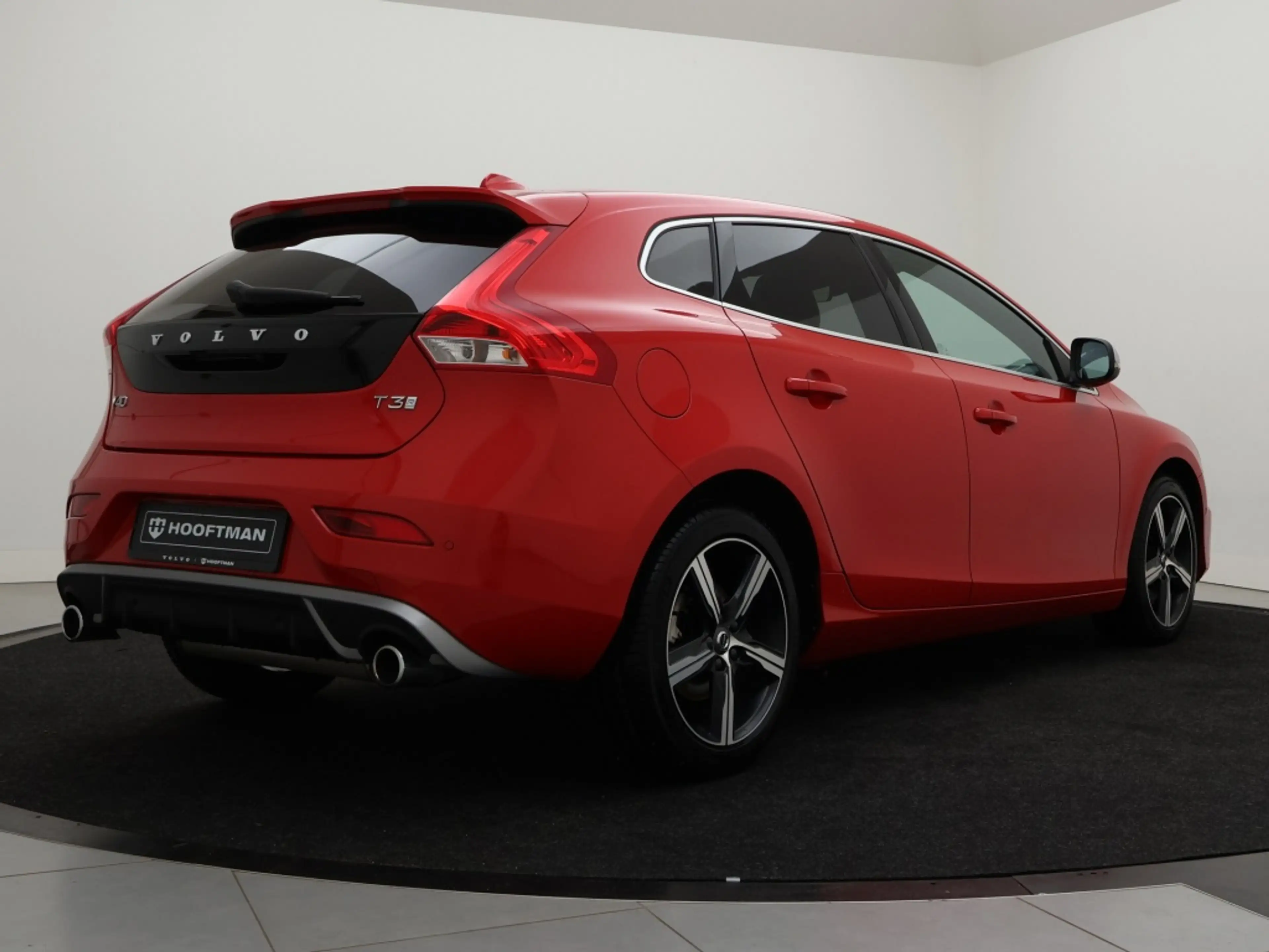 Volvo V40 T3 AUT(6) POLAR+ SPORT PANORAMADAK LEDER HARMAN KA — photo 4