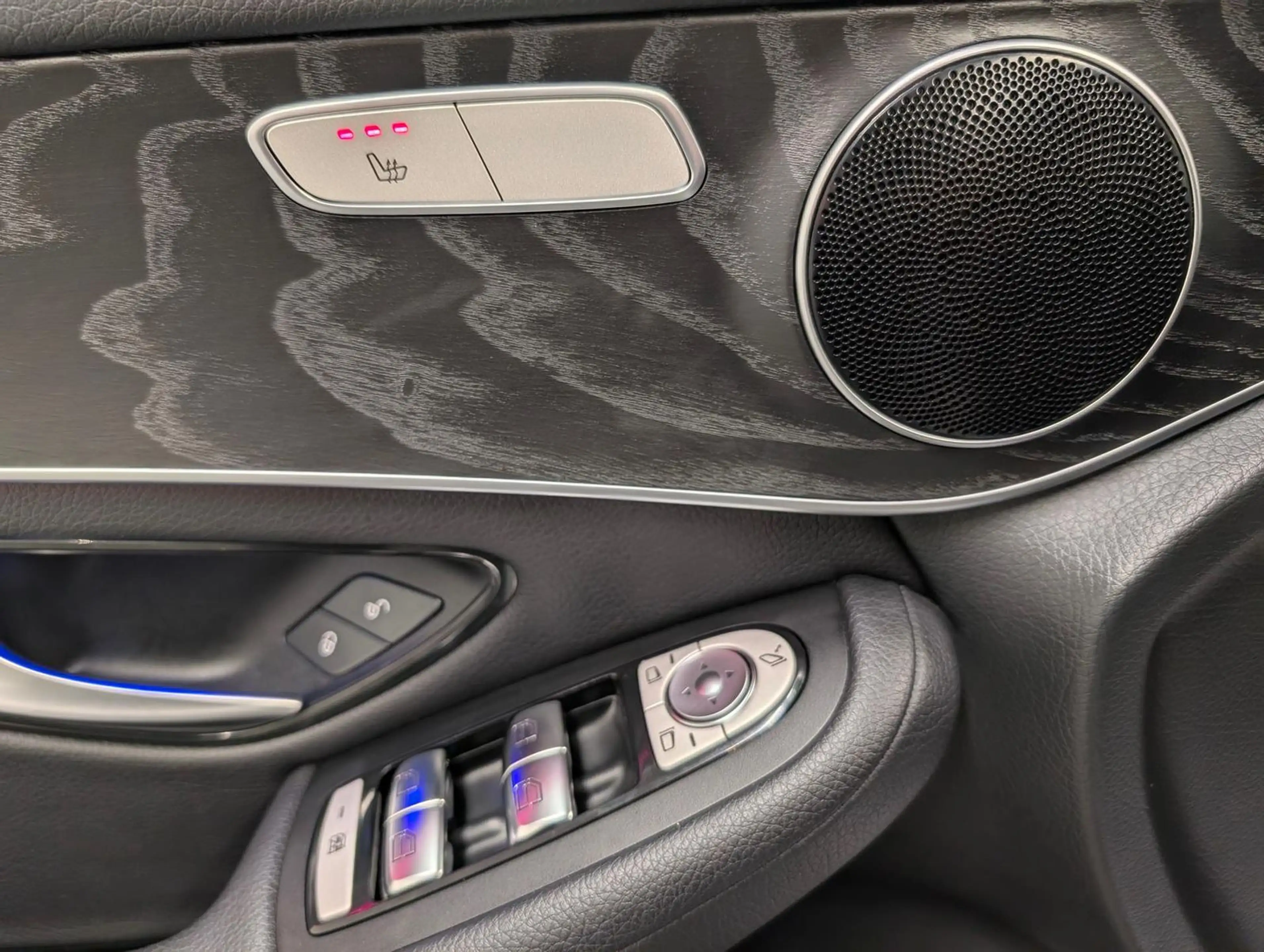 Mercedes-Benz GLC 300 4Matic Multibeam/Navi/AHK/SHZ/360°/20-LM — photo 10