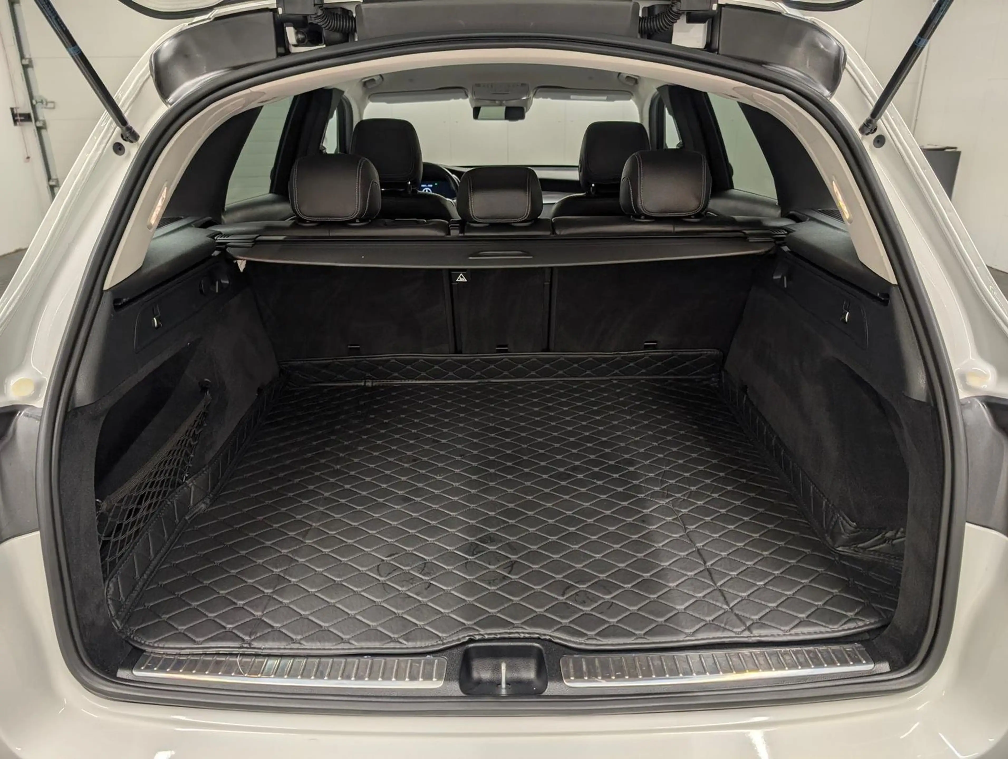 Mercedes-Benz GLC 300 4Matic Multibeam/Navi/AHK/SHZ/360°/20-LM — photo 7