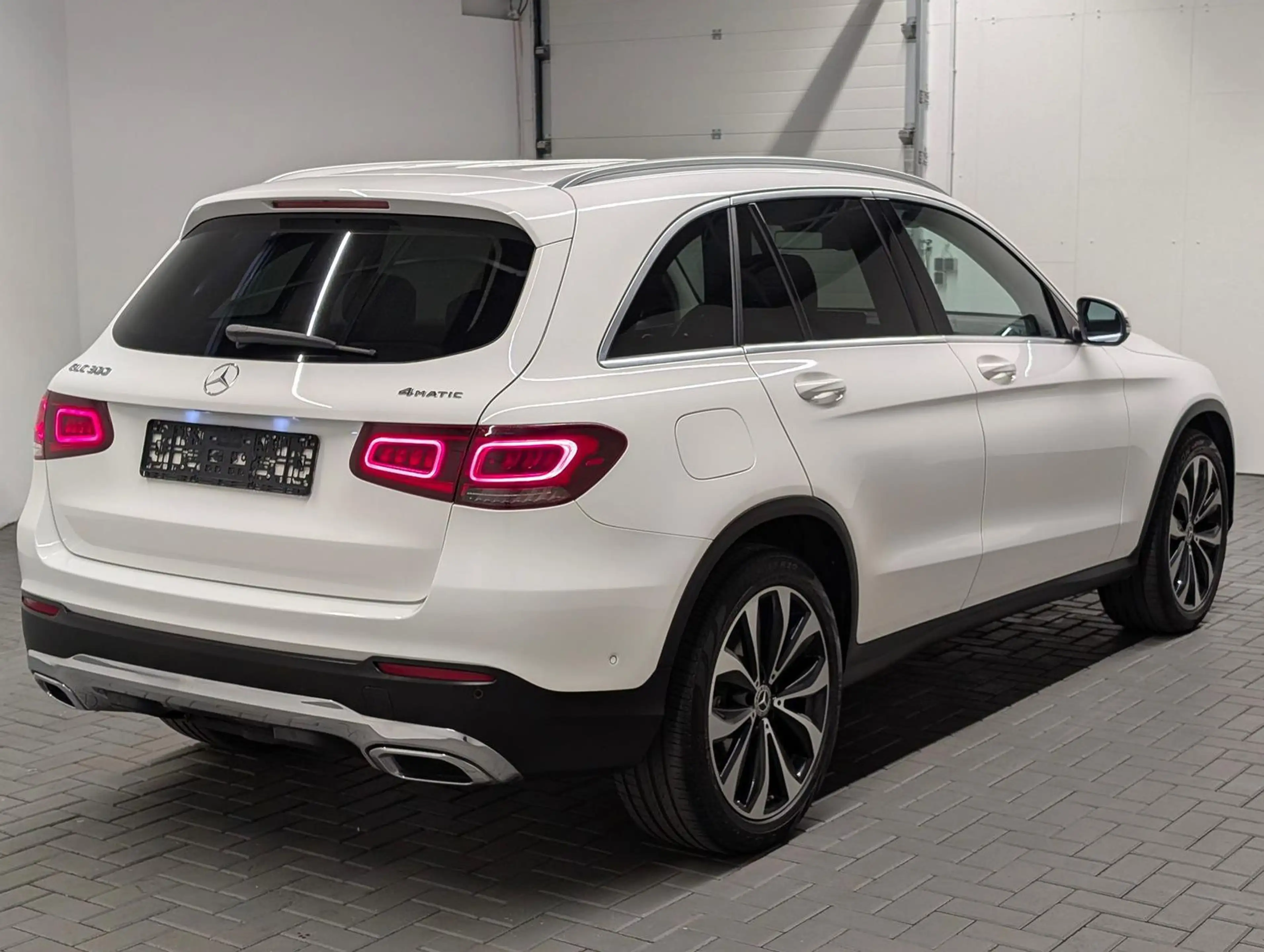 Mercedes-Benz GLC 300 4Matic Multibeam/Navi/AHK/SHZ/360°/20-LM — photo 4
