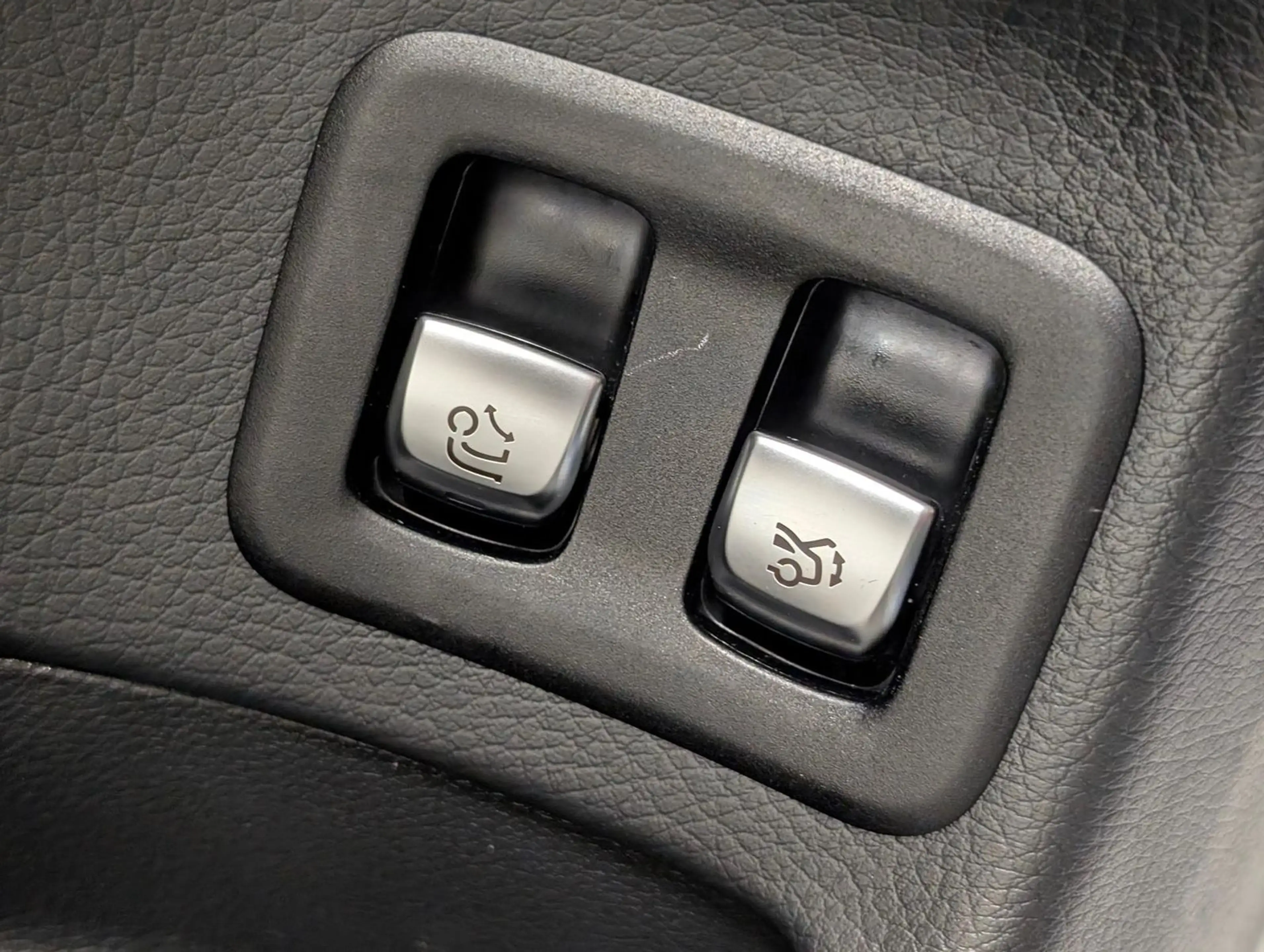 Mercedes-Benz GLC 300 4Matic Multibeam/Navi/AHK/SHZ/360°/20-LM — photo 8