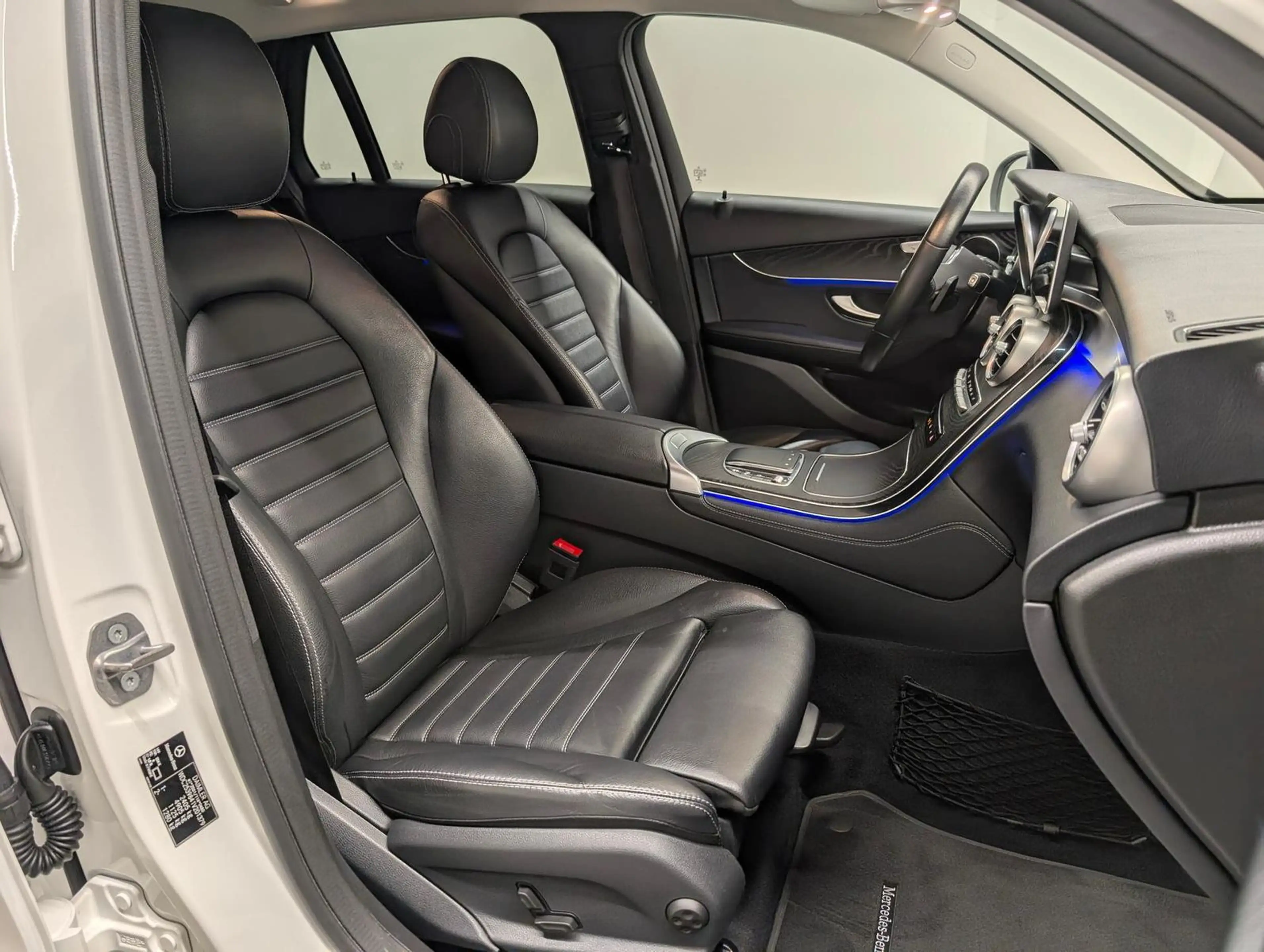 Mercedes-Benz GLC 300 4Matic Multibeam/Navi/AHK/SHZ/360°/20-LM — photo 11