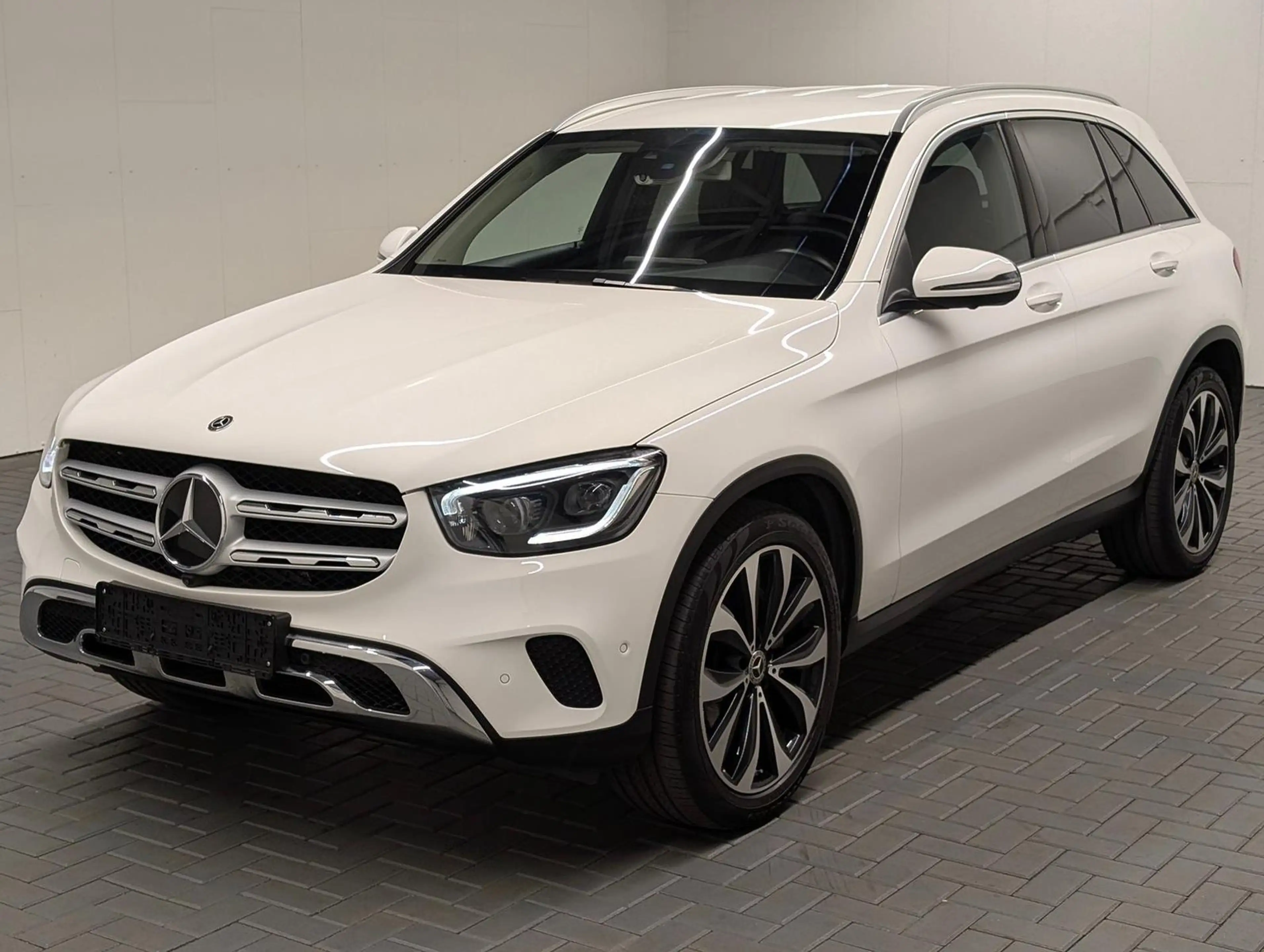 Mercedes-Benz GLC 300 4Matic Multibeam/Navi/AHK/SHZ/360°/20-LM