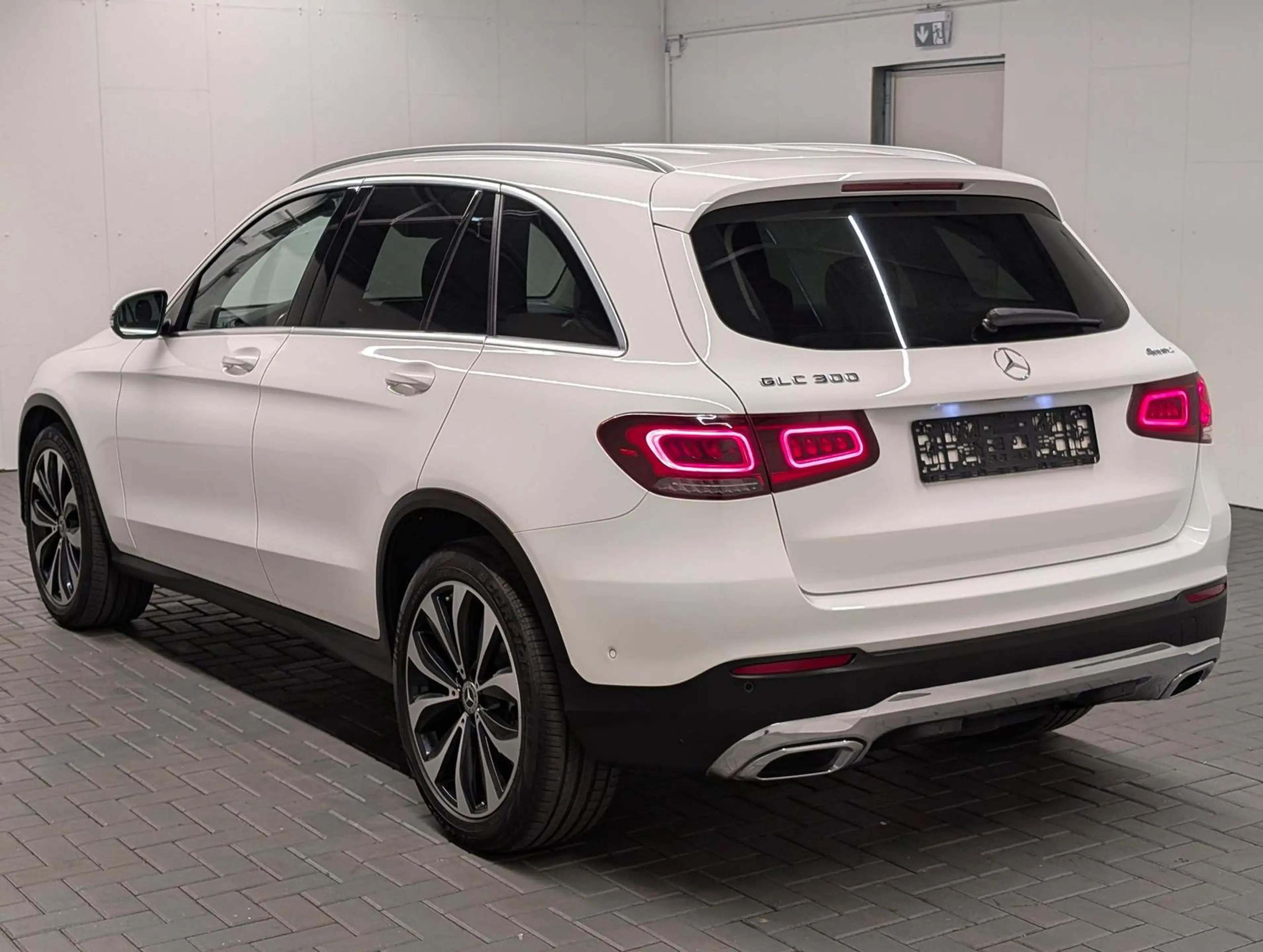 Mercedes-Benz GLC 300 4Matic Multibeam/Navi/AHK/SHZ/360°/20-LM — photo 3