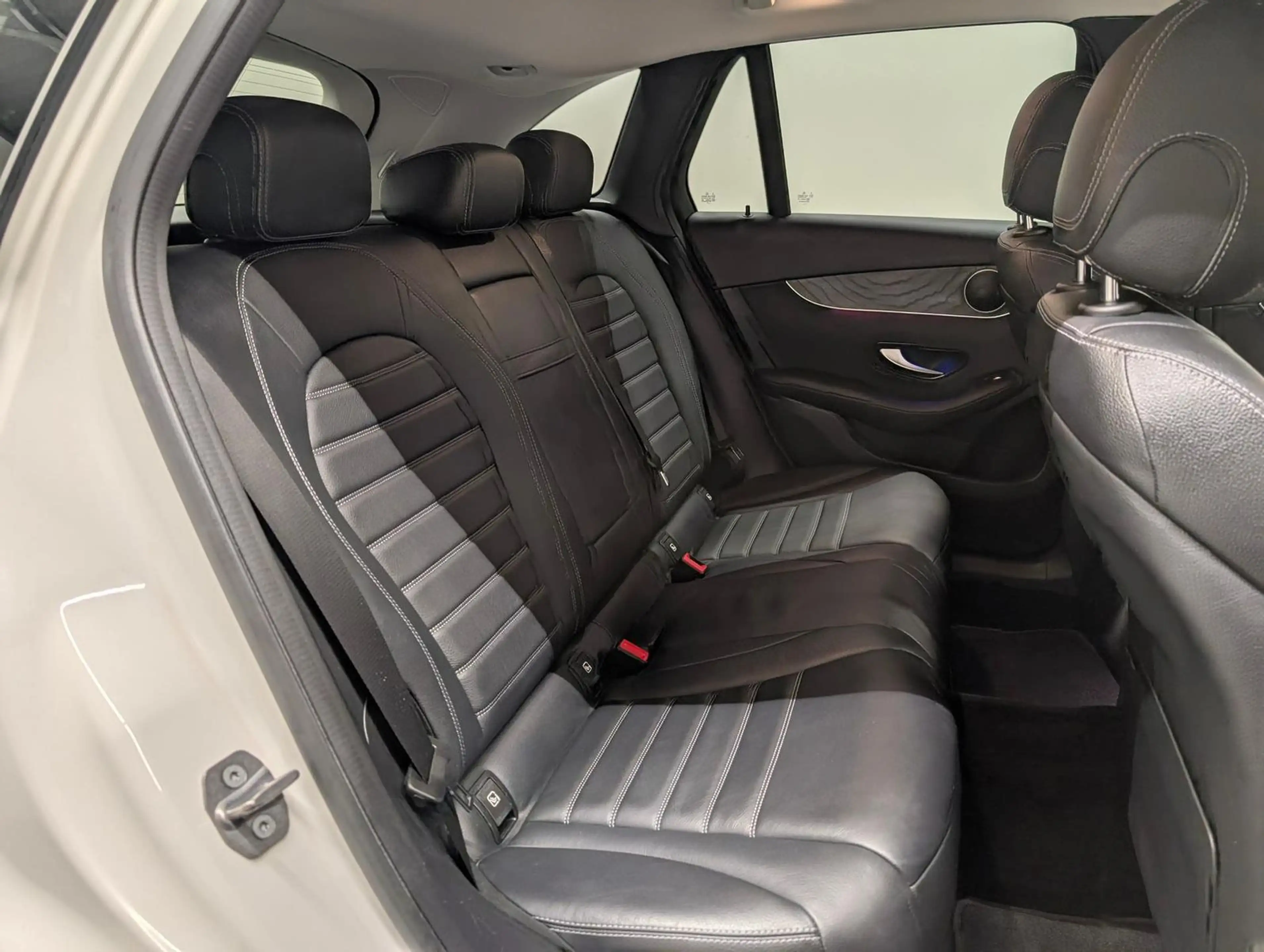 Mercedes-Benz GLC 300 4Matic Multibeam/Navi/AHK/SHZ/360°/20-LM — photo 12
