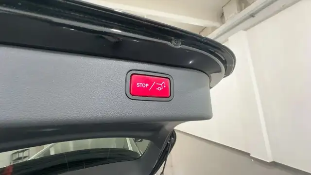 Mercedes-Benz C-Class view 8
