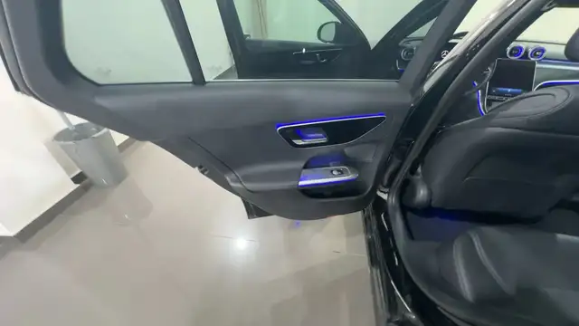 Mercedes-Benz C-Class view 13
