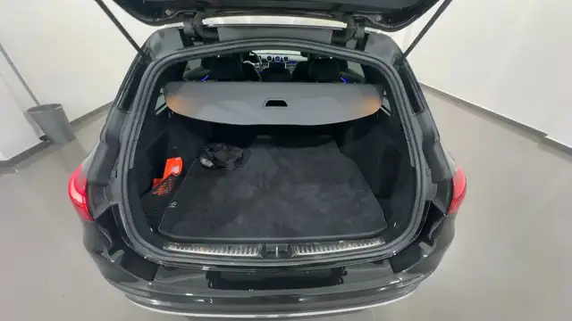Mercedes-Benz C-Class view 6