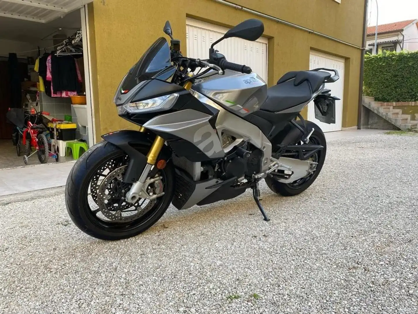 Aprilia Tuono 1100 V4 Grigio - 1