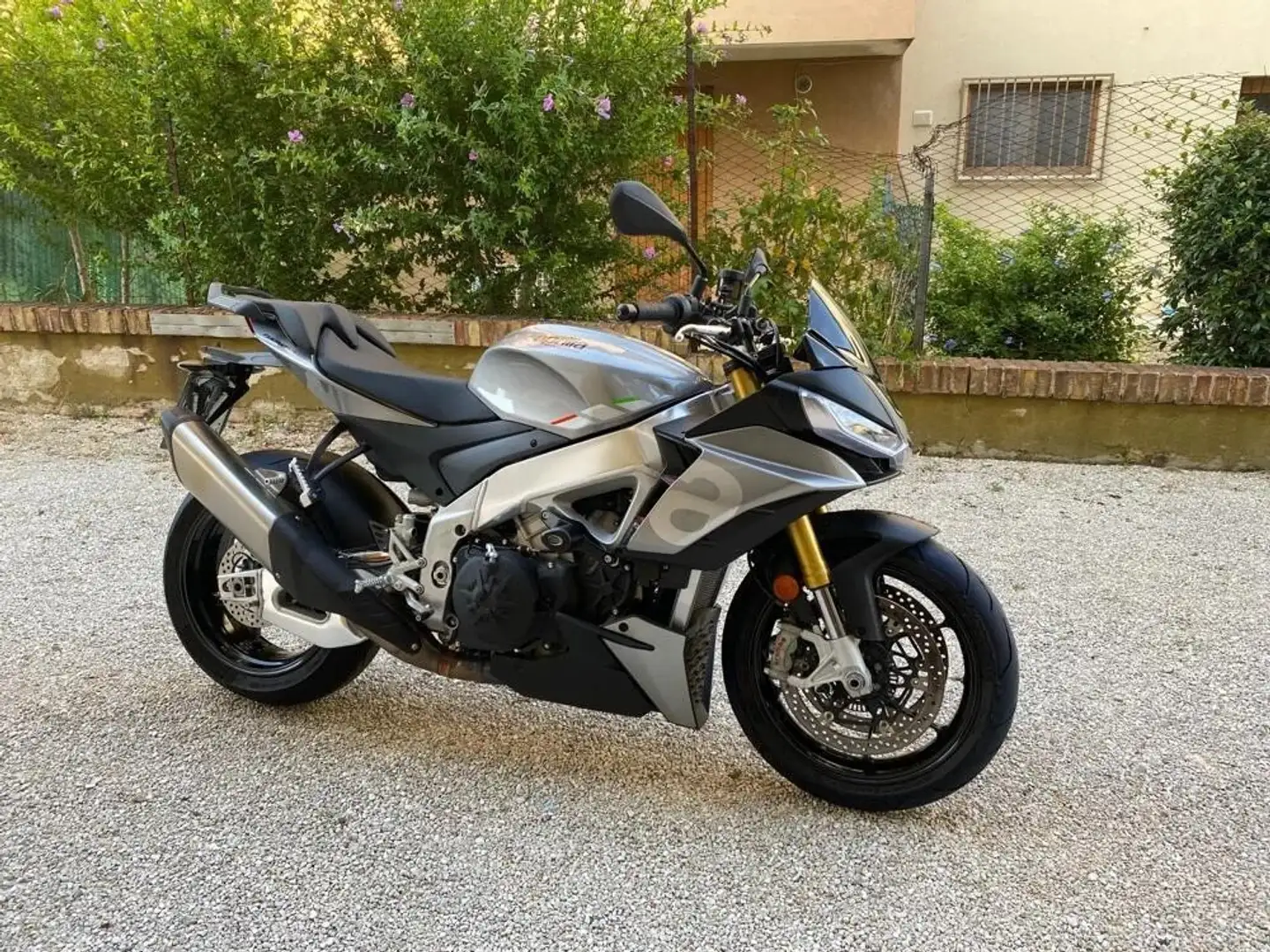 Aprilia Tuono 1100 V4 Grigio - 2