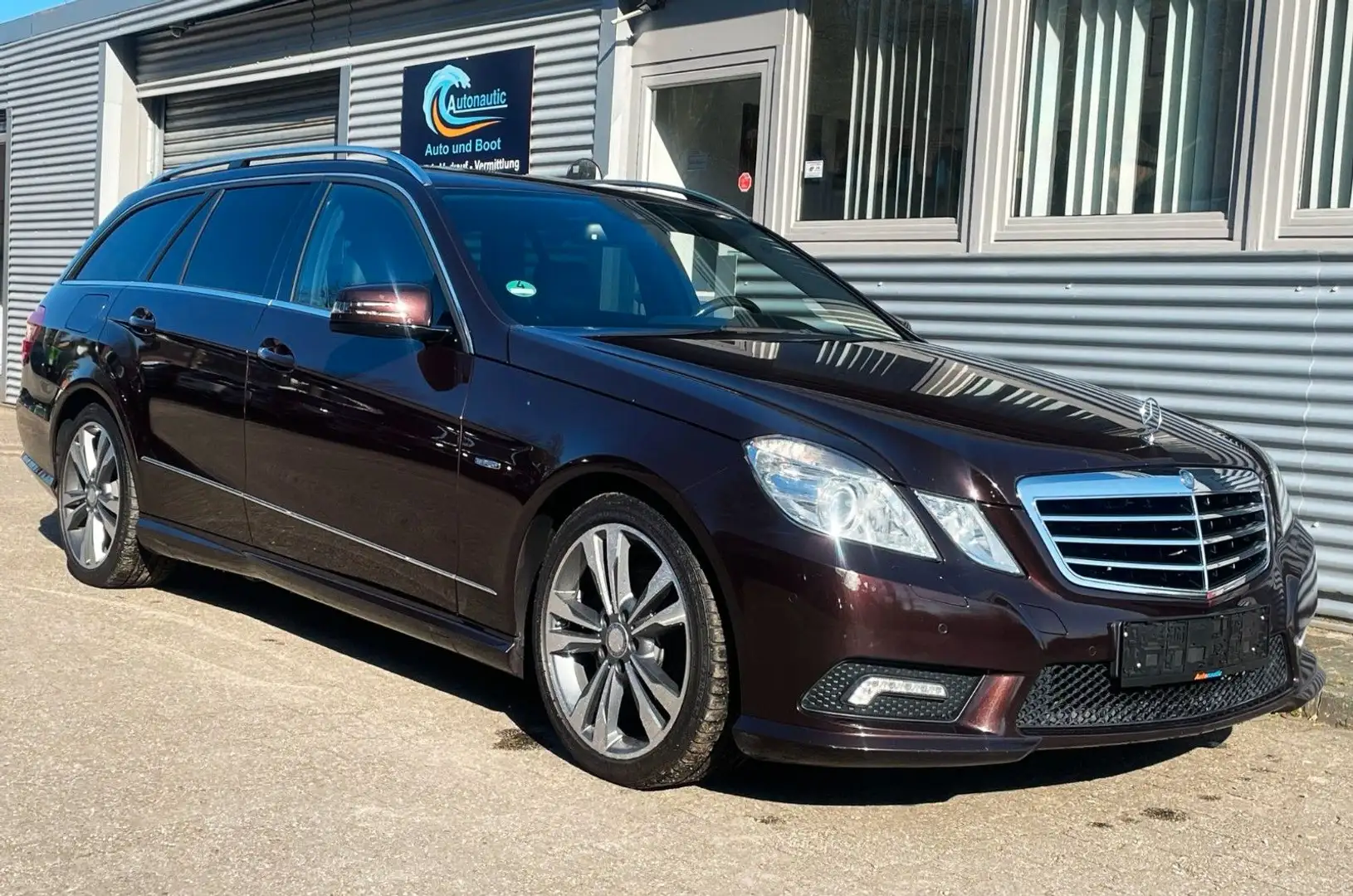 Mercedes-Benz E 300 T CDI 7G AUT**AMG**LEDER NAVI GLASSD XENON Maro - 1
