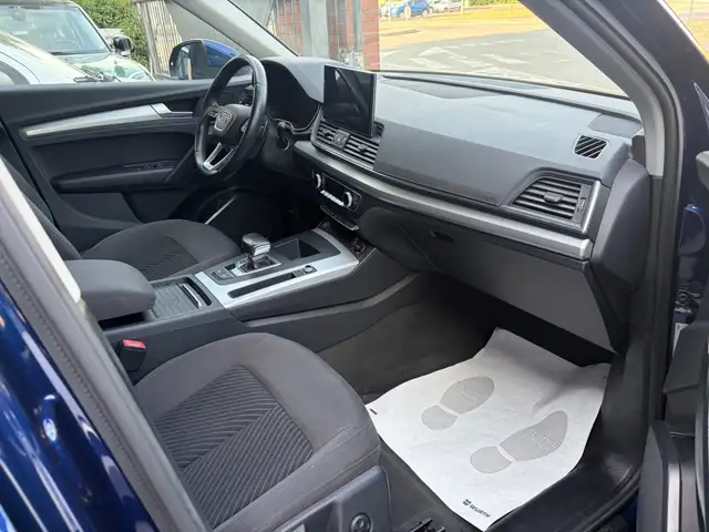 Audi Q5 view 8