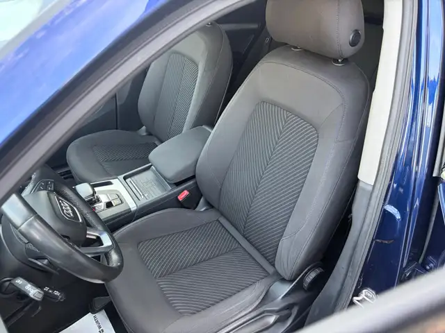 Audi Q5 view 11