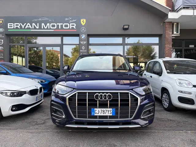 Audi Q5 view 2