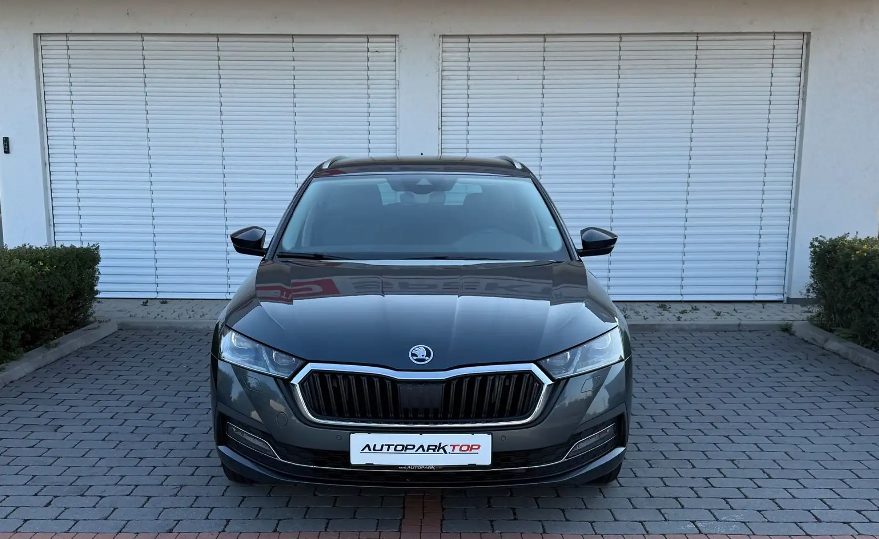 Skoda Octavia Combi 2,0 TDI Style DSG Gris - 2