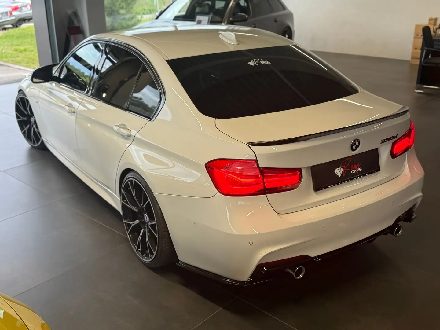 BMW 330 3er - 330 d M Sport LCI Weiß - 2