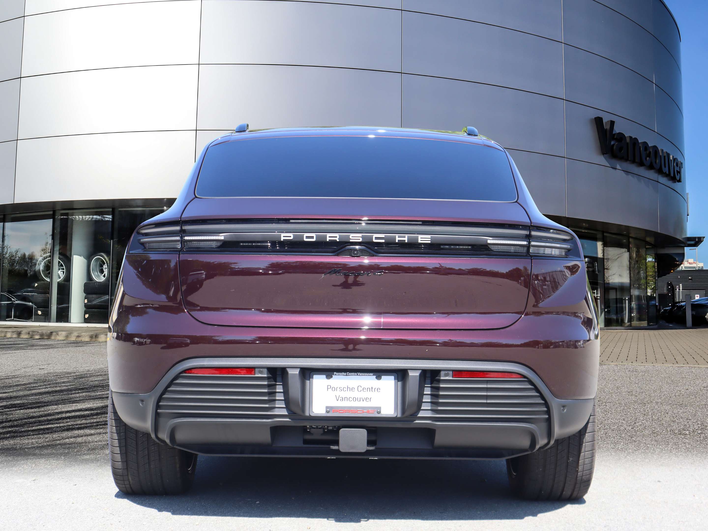 2025 Porsche Macan Electric 4 AWD alt 4