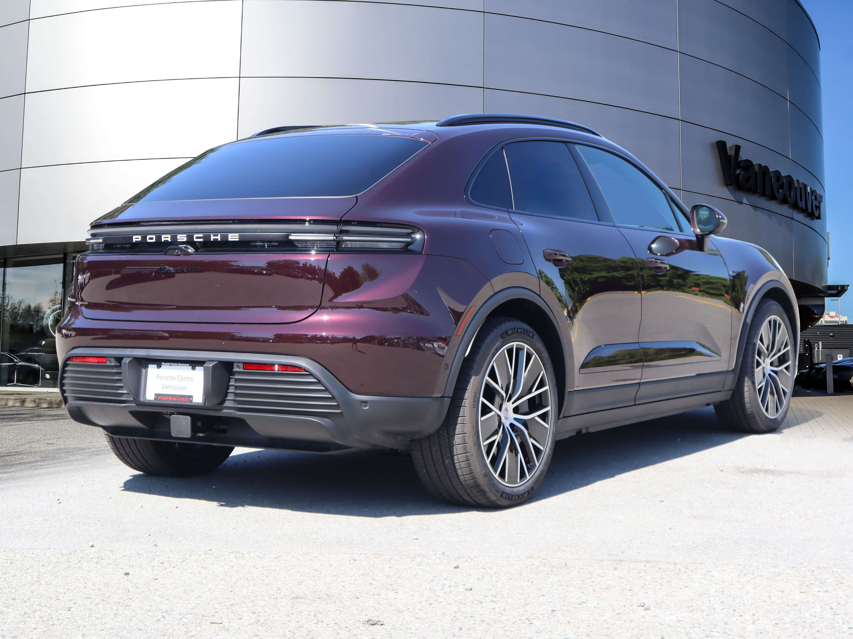2025 Porsche Macan Electric 4 AWD alt 5