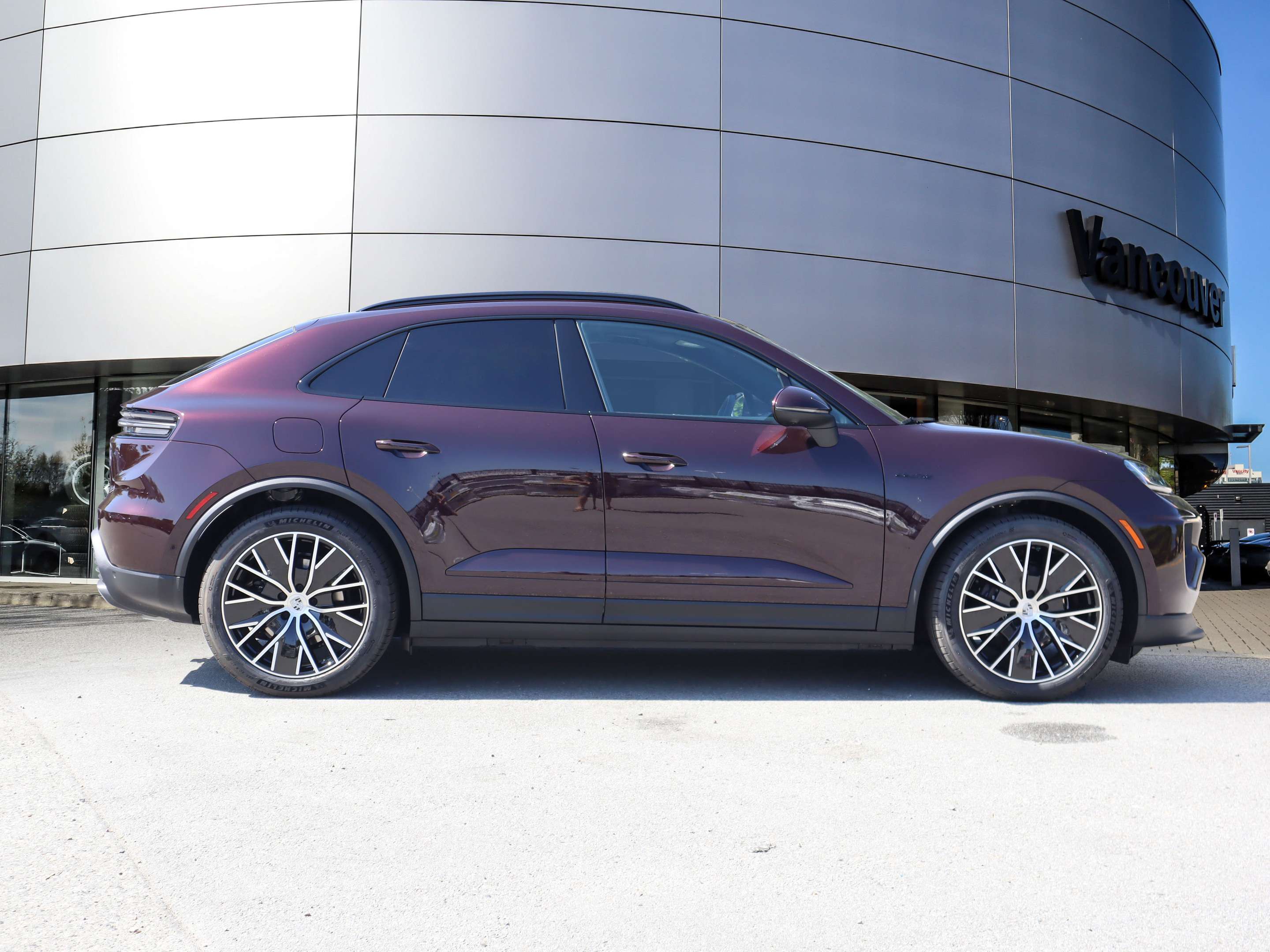2025 Porsche Macan Electric 4 AWD thumb 6