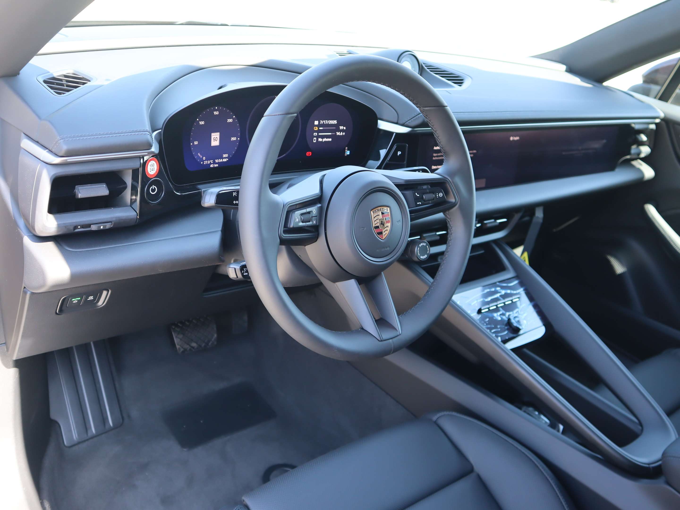 2025 Porsche Macan Electric 4 AWD thumb 12
