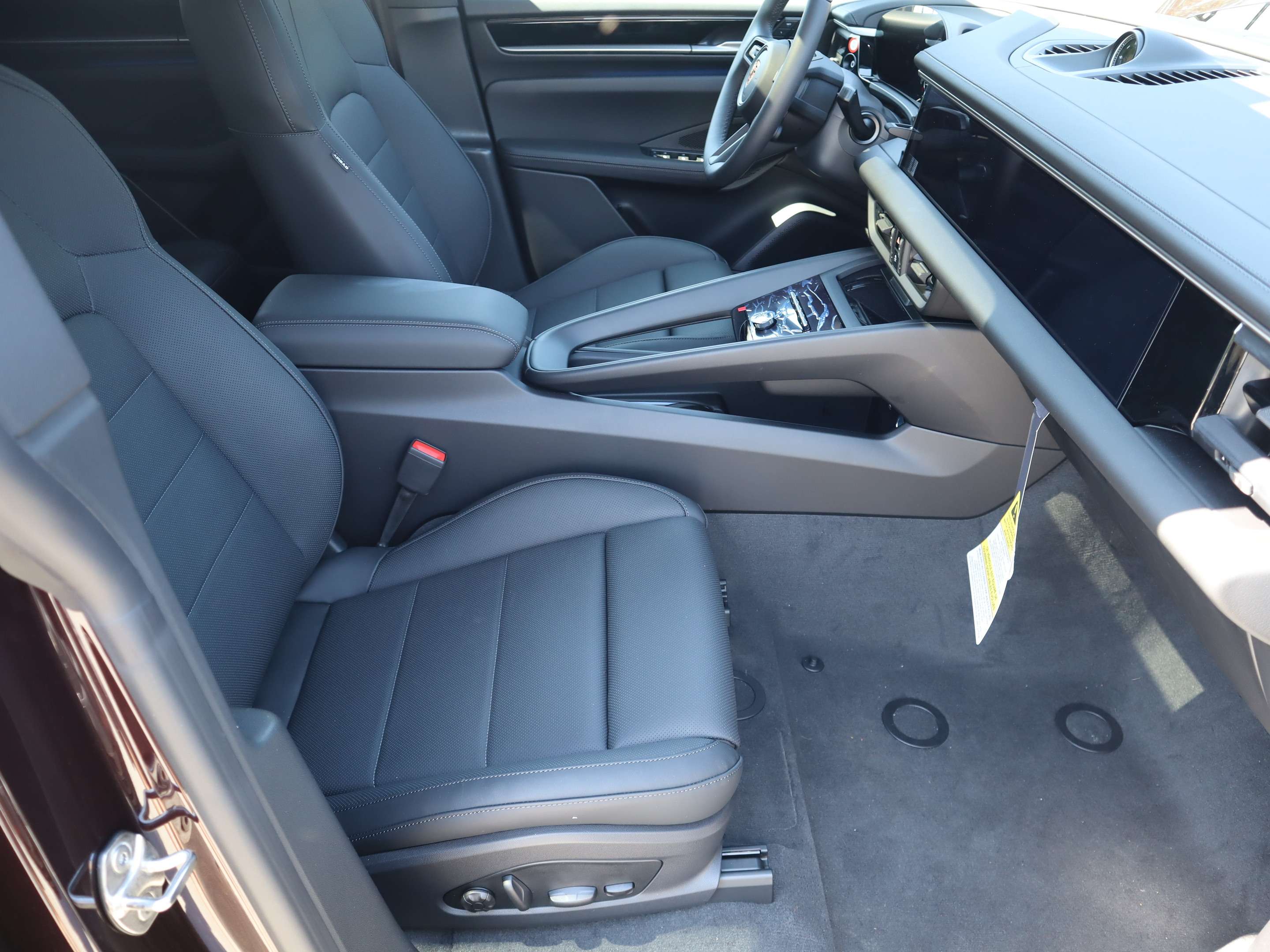 2025 Porsche Macan Electric 4 AWD thumb 23