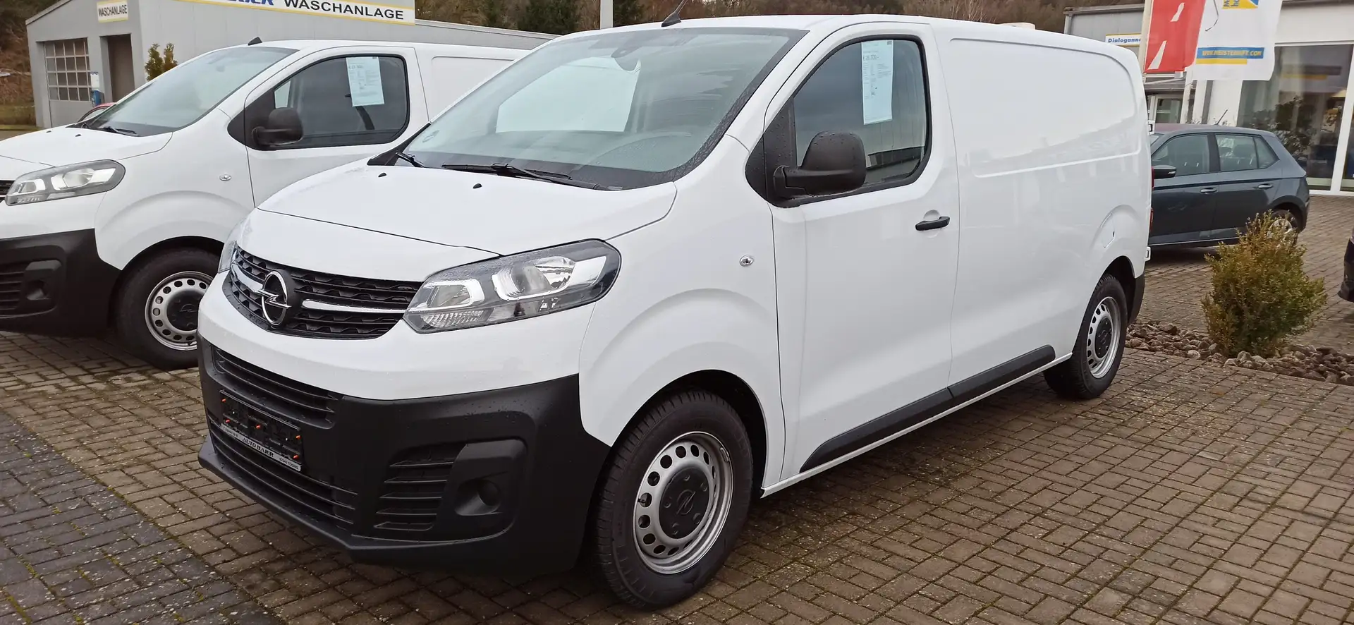 Opel Vivaro 1.5 D Cargo M, Klima, Weiß - 1