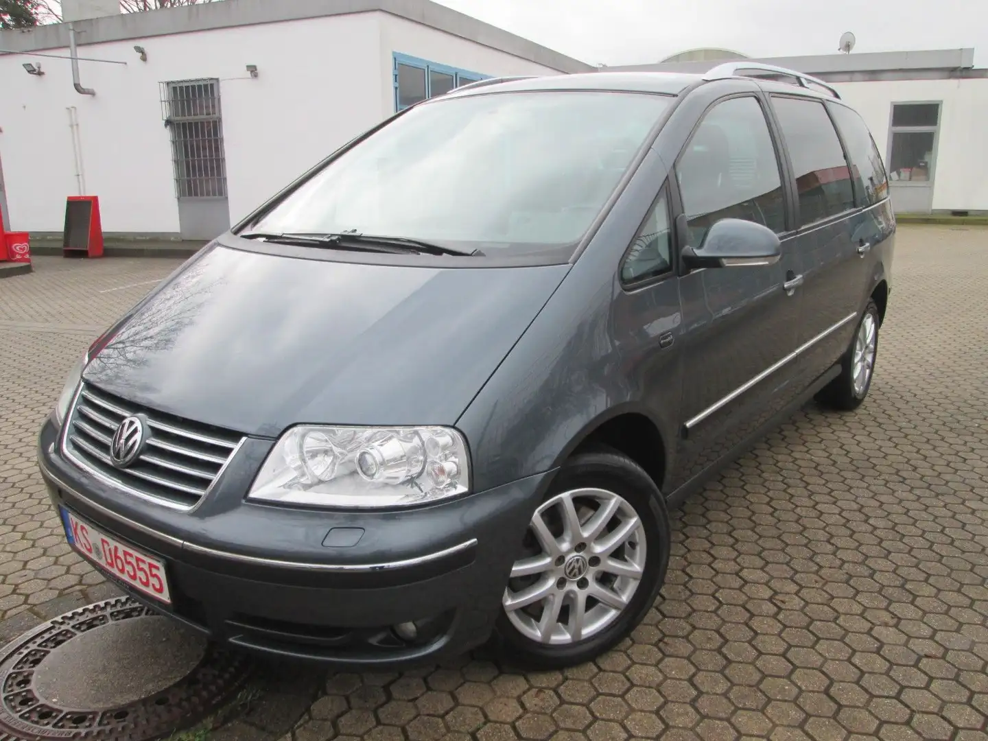 Volkswagen Sharan Trendline 7 Sitze Automatik Xenon u v m Grau - 2