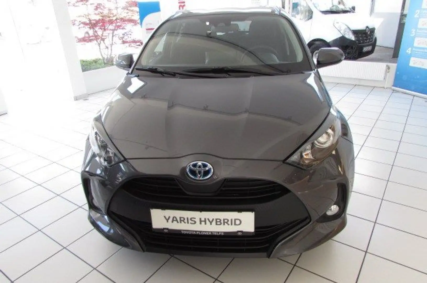 Toyota Yaris 1,5 Hybrid Active Drive AKTION! Grau - 1