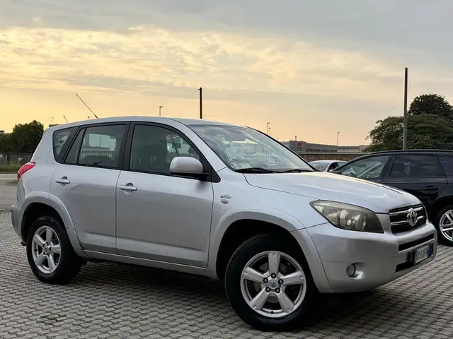 Toyota RAV4 RAV4 2.2 d-4d Luxury 177cv