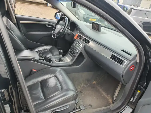 Volvo V70 view 13