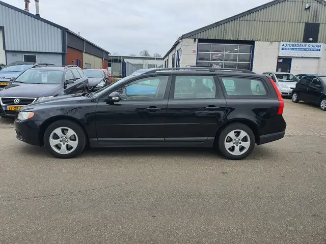 Volvo V70 view 9