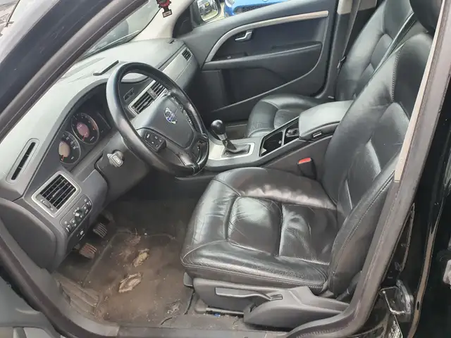 Volvo V70 view 5