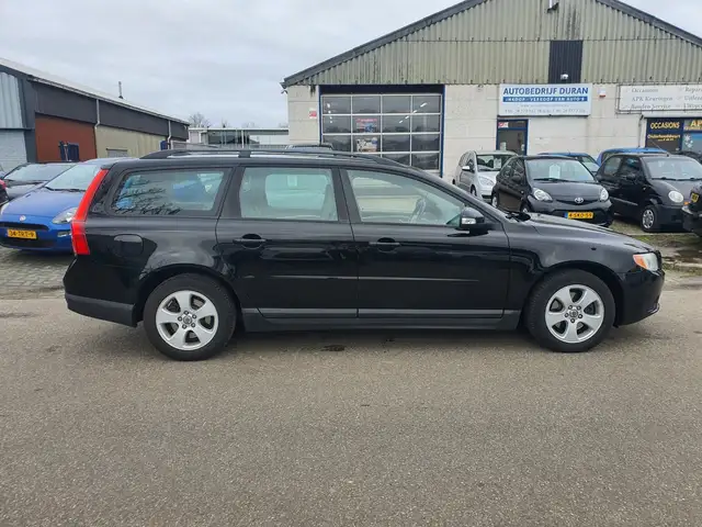 Volvo V70 view 10