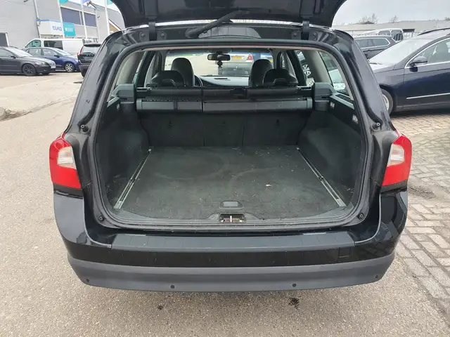 Volvo V70 view 12