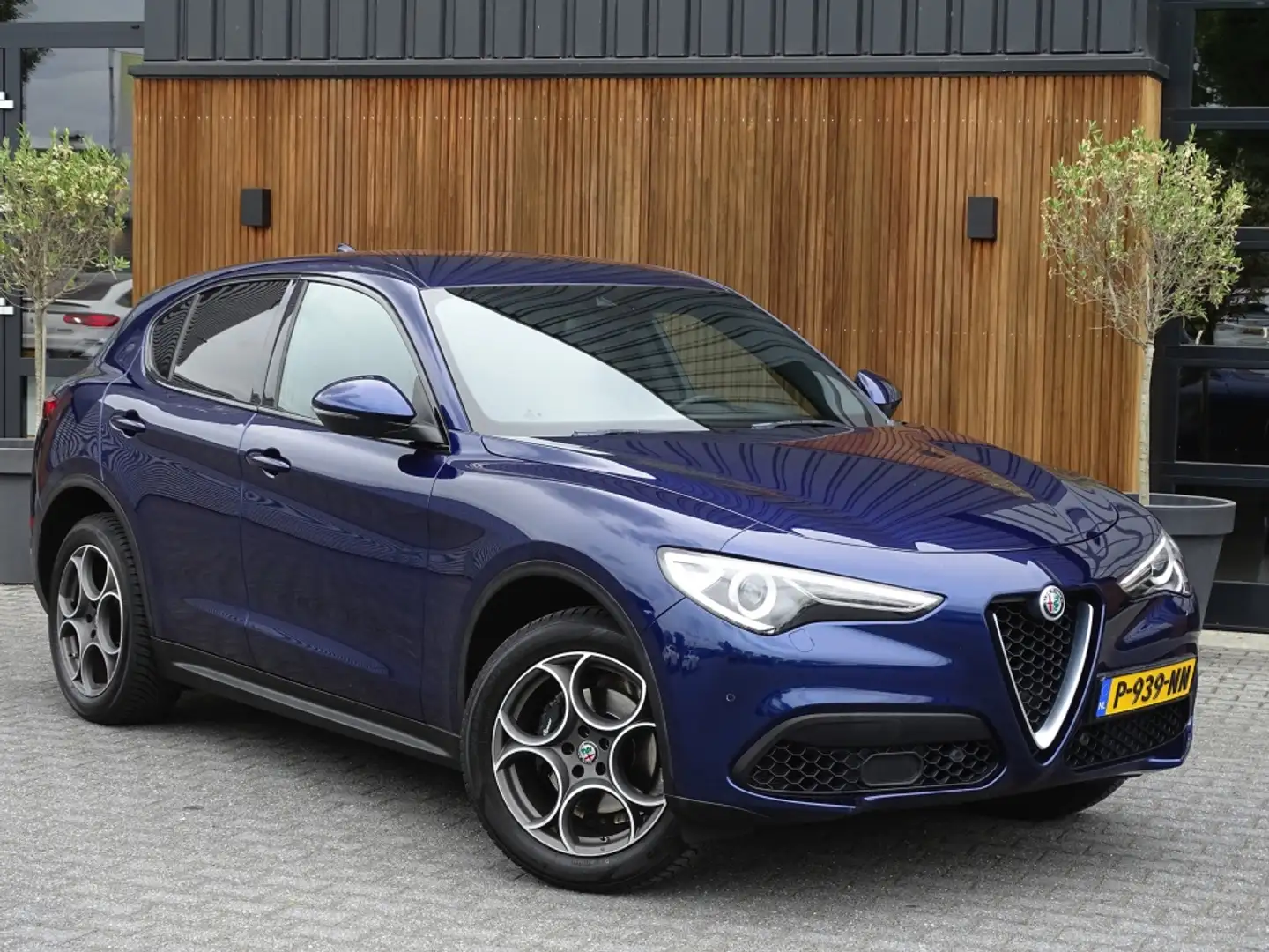 Alfa Romeo Stelvio 2.0 T 281PK AWD automaat Special Ed. Q4 / LED / 20 Azul - 2