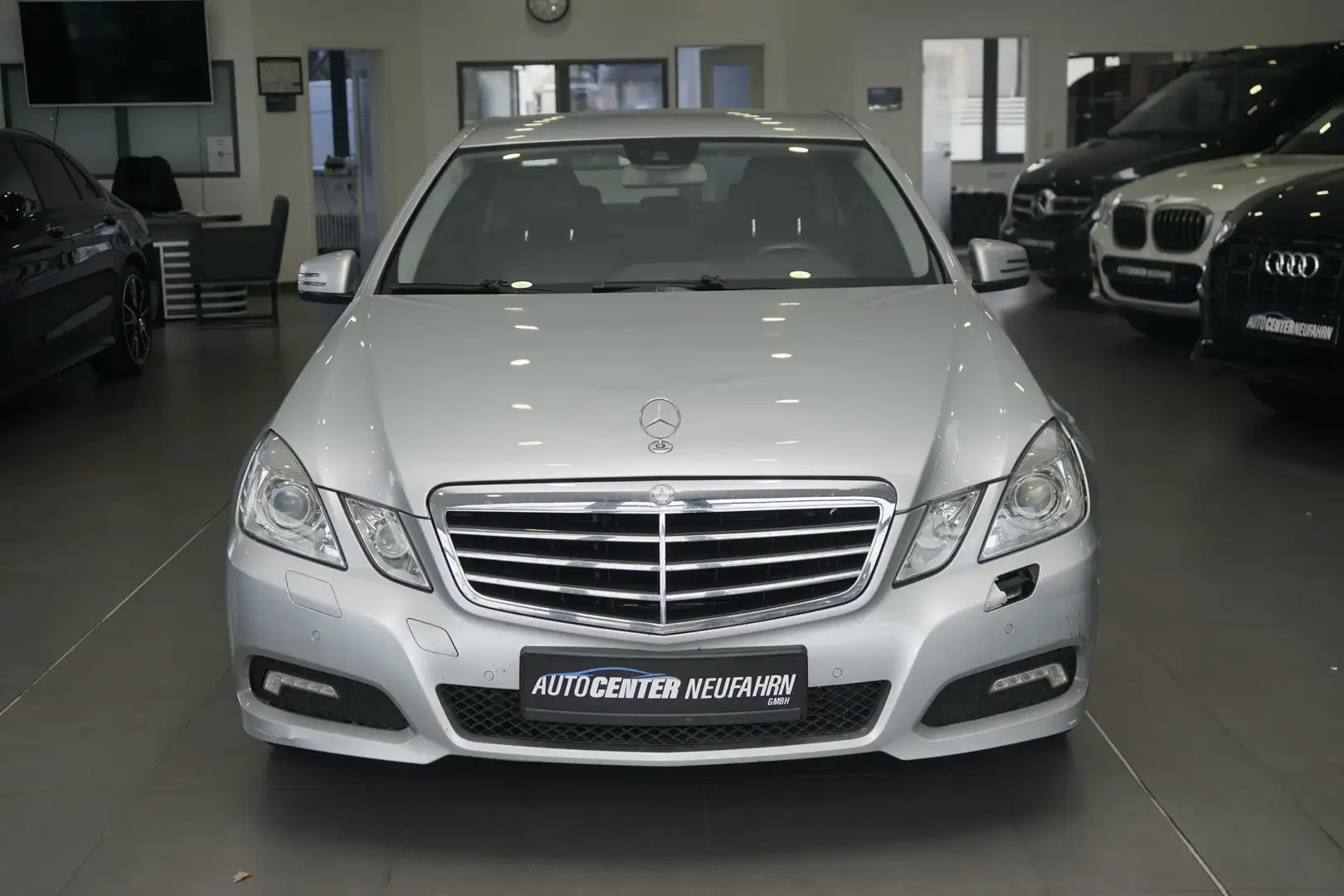Mercedes-Benz E 250 BlueEfficiency+NAVI+PDC+KLIMA+ISOFIX Argent - 2
