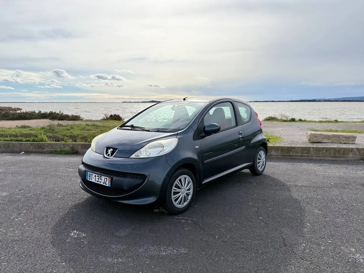 Peugeot 107 107 1.0e 12v Urban Move Noir - 1