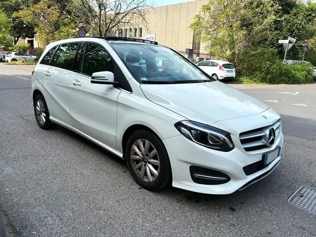 Mercedes-Benz B 180 Premium *TETTO APRIBILE-RETROCAMERA-EURO6B*