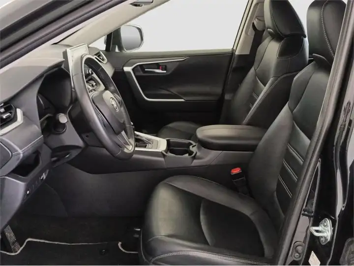 Toyota RAV4 2021, foto 12