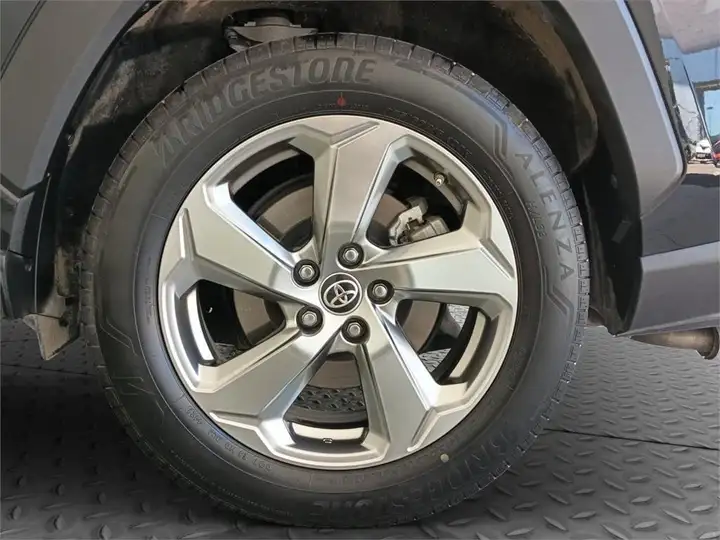 Toyota RAV4 2021, foto 16