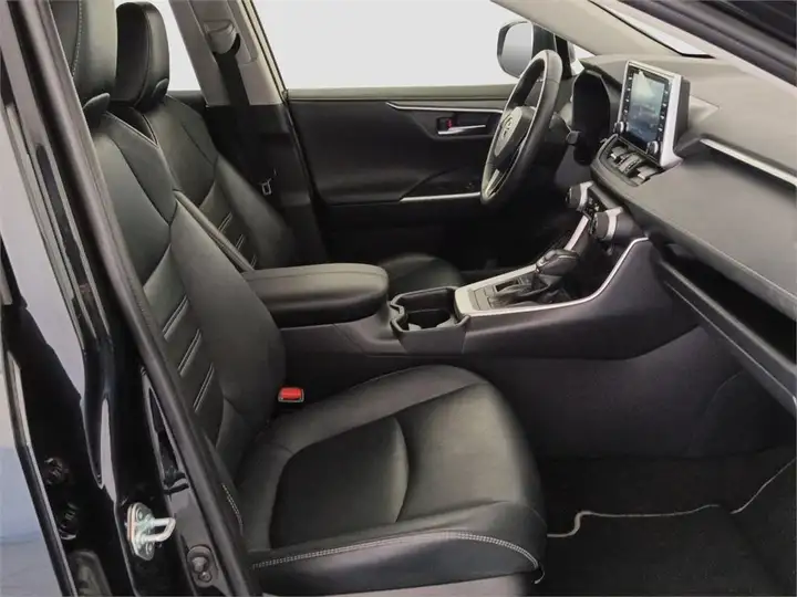 Toyota RAV4 2021, foto 6