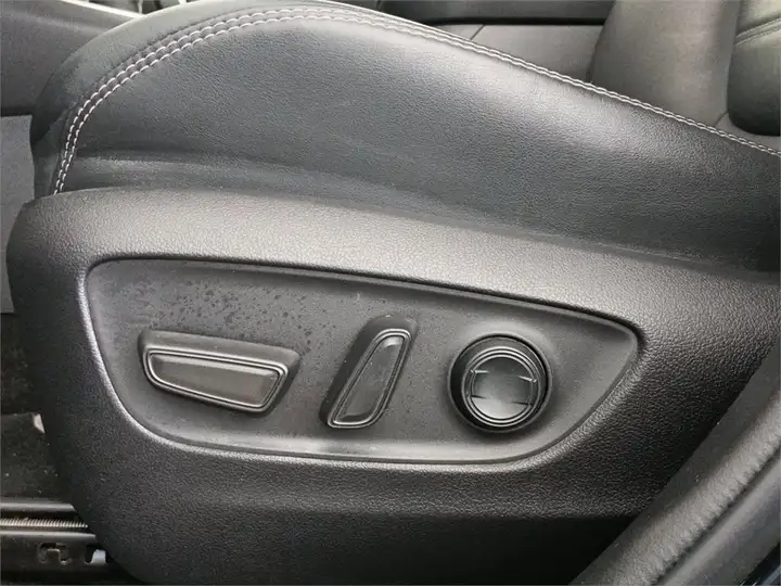 Toyota RAV4 2021, foto 22
