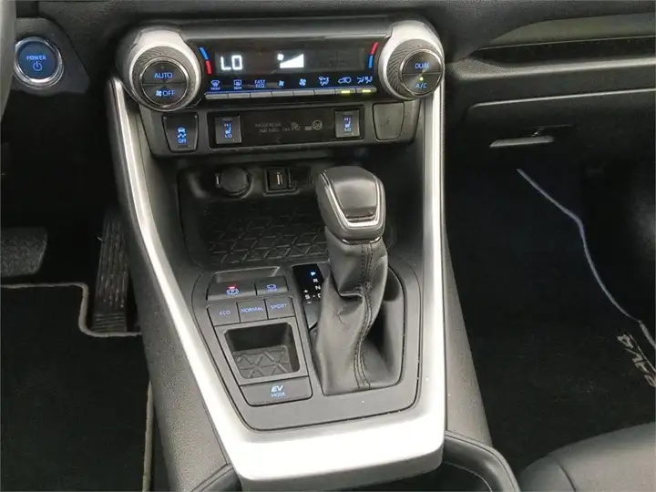 Toyota RAV4 2021, foto 20